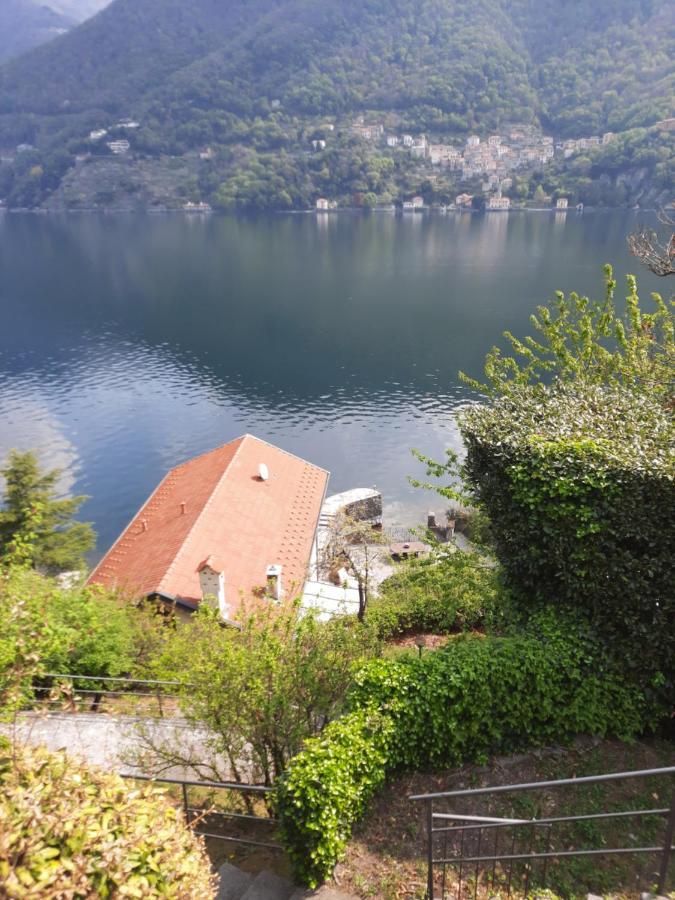 House On The Lake Shore Of Лальо Екстериор снимка