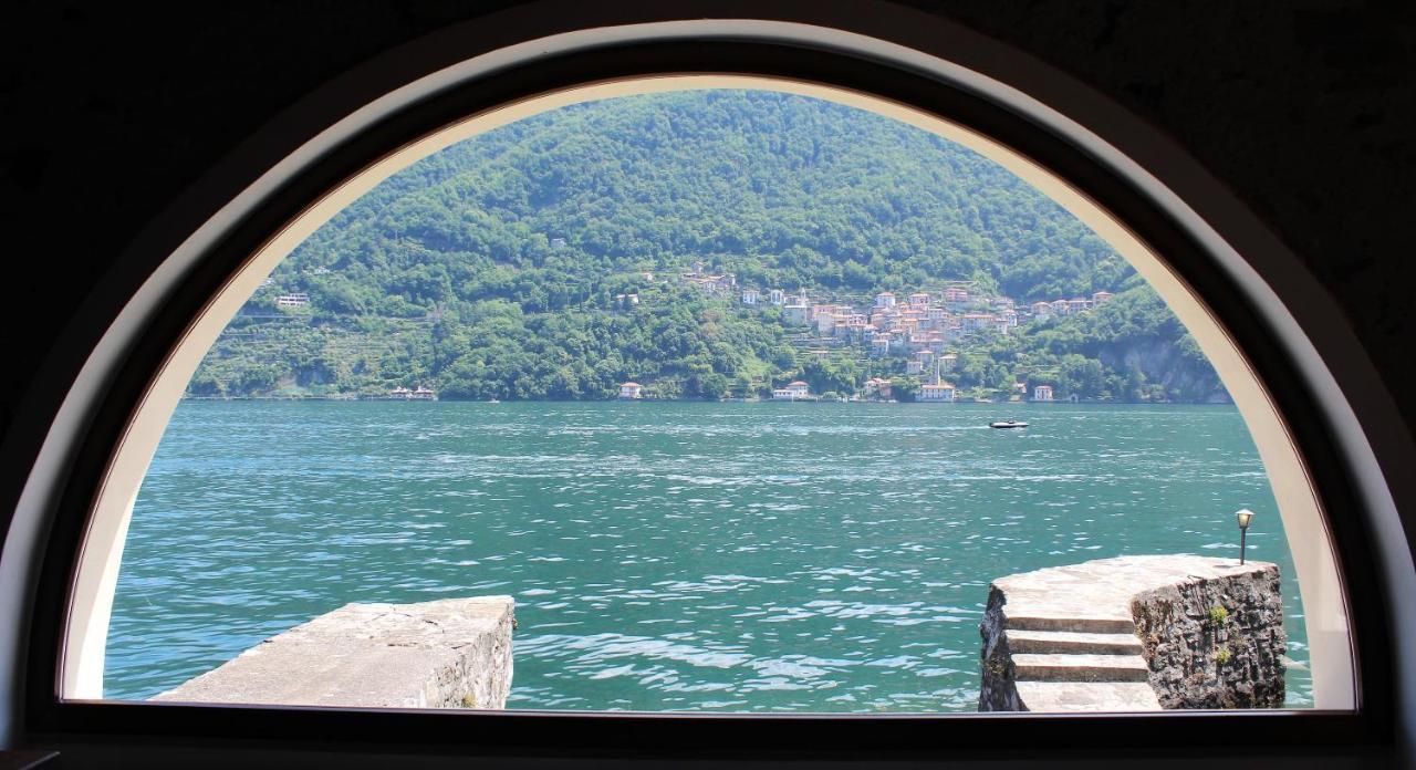 House On The Lake Shore Of Лальо Екстериор снимка